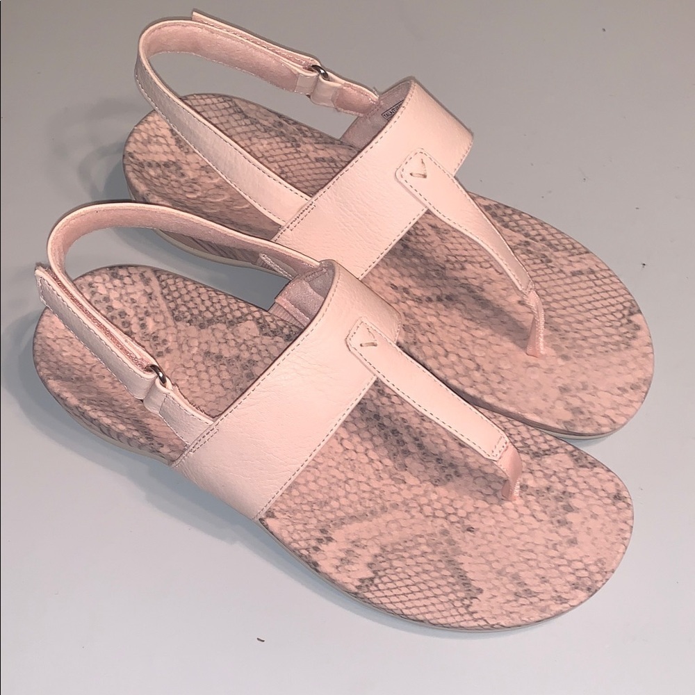 NWOT Vionic Tala Pink Snake Print Foam Velcro Slingback T Sandals 8 Sporty